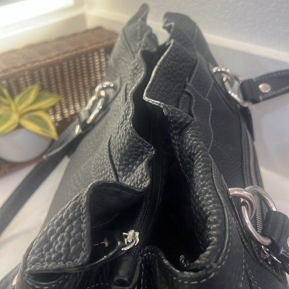 Coach Elegant Black pebble Leather Handbag w silver hardware - Picture 11 of 17